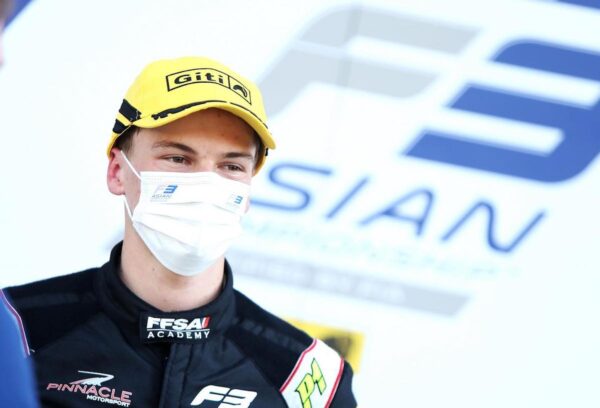 Pierre-Louis Chovet s'envole en F3 Asian