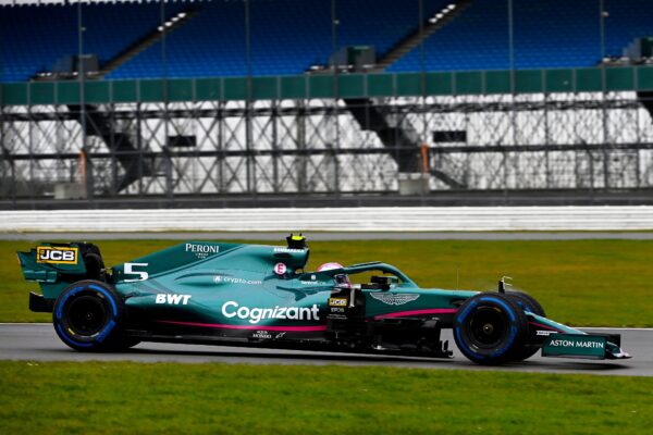L'Aston Martin AMR21 a pris la piste à Silverstone