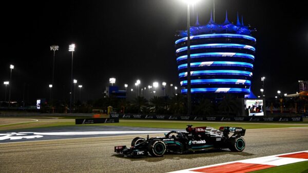 Grand Prix de Bahreïn : Hamilton se défait de Verstappen