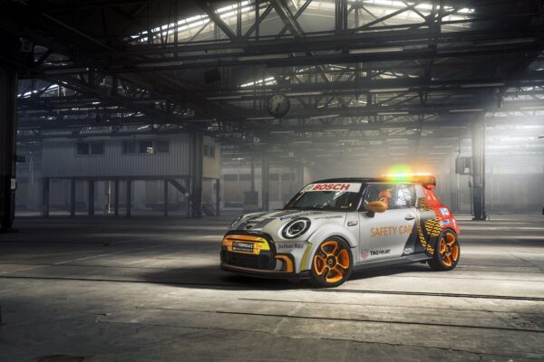 La MINI Electric devient la nouvelle Safety Car de la Formule E