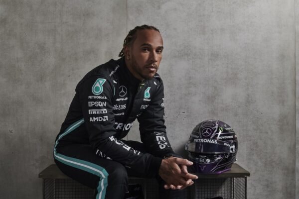 Hamilton explique son choix d'un contrat d'un an avec Mercedes