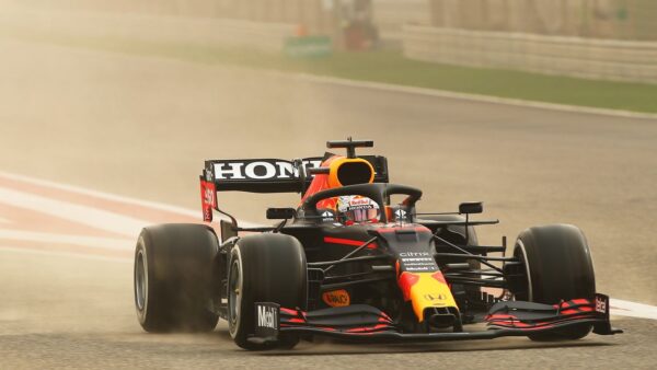 Bahreïn J1 : Verstappen dompte le sable devant Norris !