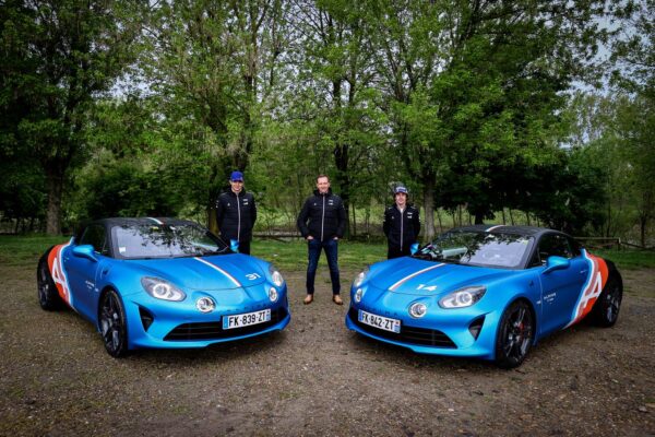 Les Alpine A110 Trackside aux couleurs d'Alpine F1 Team