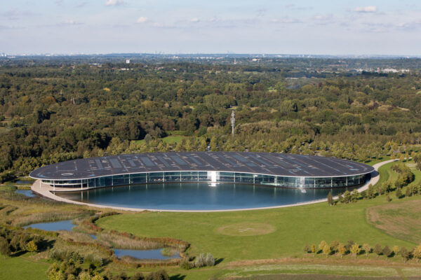 McLaren cède son siège social à Woking