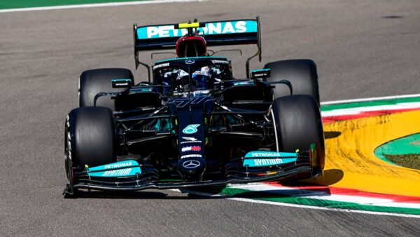 Grand Prix d'Émilie-Romagne, EL1 : Bottas devant, 2 drapeaux rouges