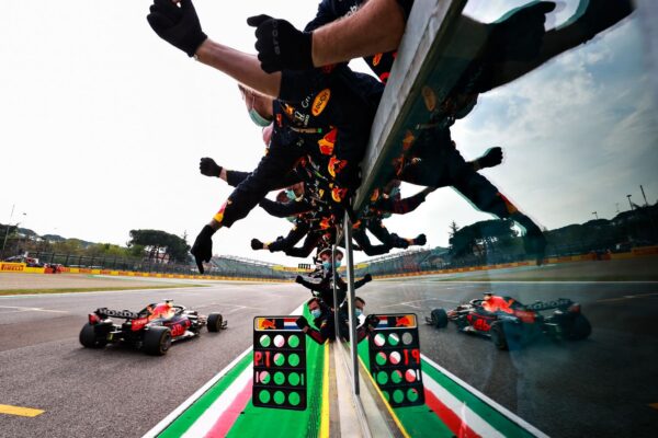 Red Bull sera motoriste dès 2025 et recrute chez Mercedes
