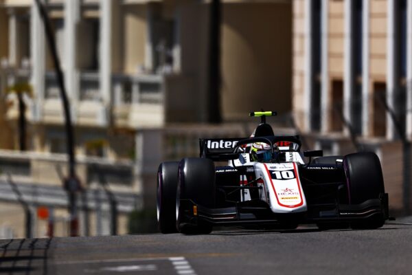 Théo Pourchaire en pole position à Monaco en FIA F2