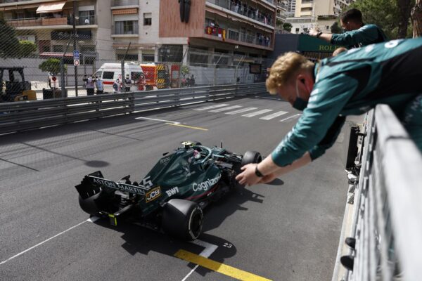 Les deux Aston Martin pour la première fois dans les points