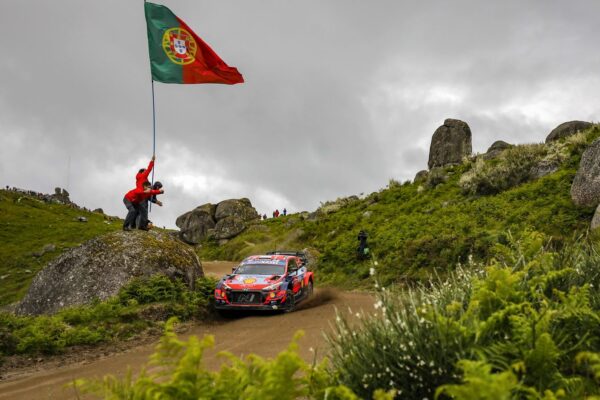 Rallye du Portugal, J2 mi-journée : Tänak oublie ses adversaires