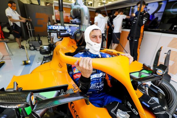 Ricciardo a eu des échanges téléphoniques avec Ferrari