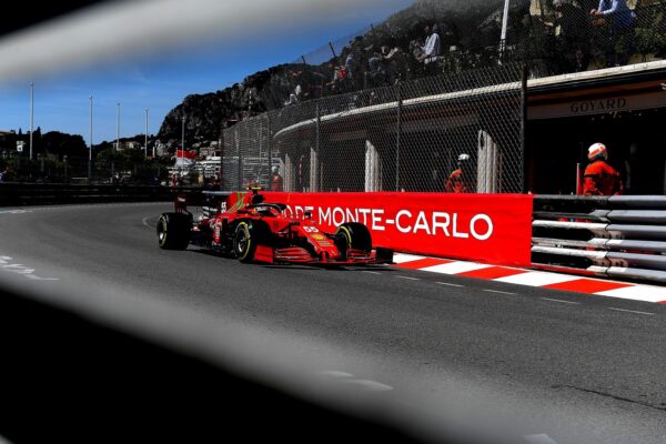 Sainz pense que Ferrari peut viser assez haut à Monaco