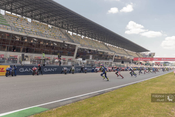 24 Heures Motos : une bataille entre la Yamaha #7 et la Suzuki #1