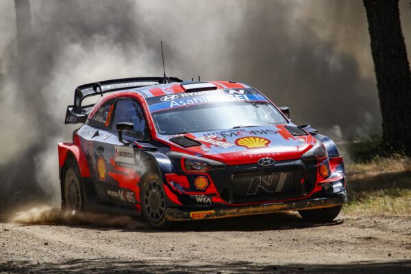 Rallye de Sardaigne, J1 mi-journée : Tänak tout en maîtrise