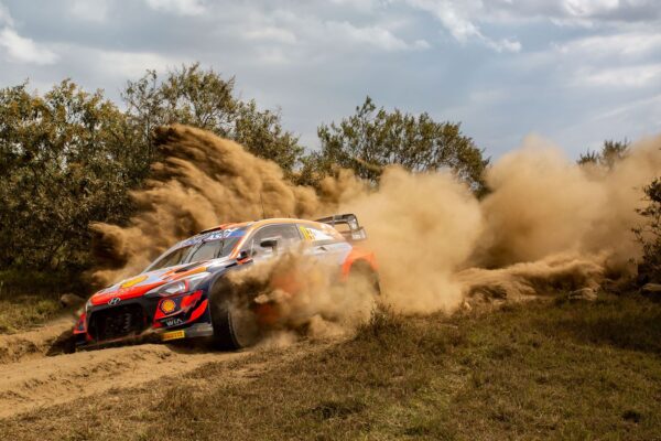 Safari Rally Kenya, J3 : Neuville leader, Ogier revient