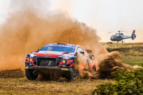 Safari Rally Kenya, J2 mi-journée : Neuville leader, Ogier au ralenti
