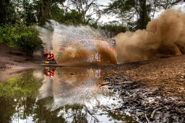 Safari Rally Kenya : le leader Neuville abandonne sur casse de suspension