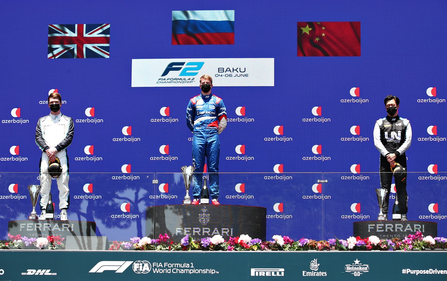 Robert Shwartzman, Dan Ticktum et Guanyu Zhou FIA F2 2021 Bakou podium race 1