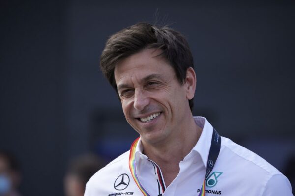 Mercedes publie un communiqué cinglant contre Red Bull