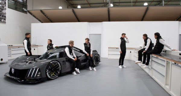 Les pilotes réagissent à la présentation de la Peugeot 9X8