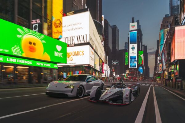 La Porsche 99X Electric et la Taycan 4S en parade à New York