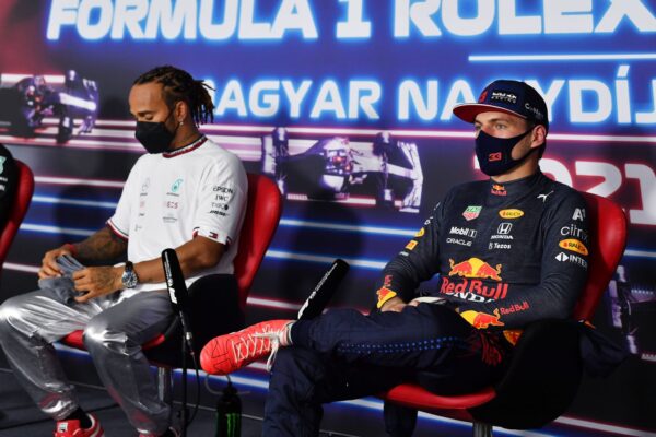 Verstappen coupe court à une question déplacée en conférence