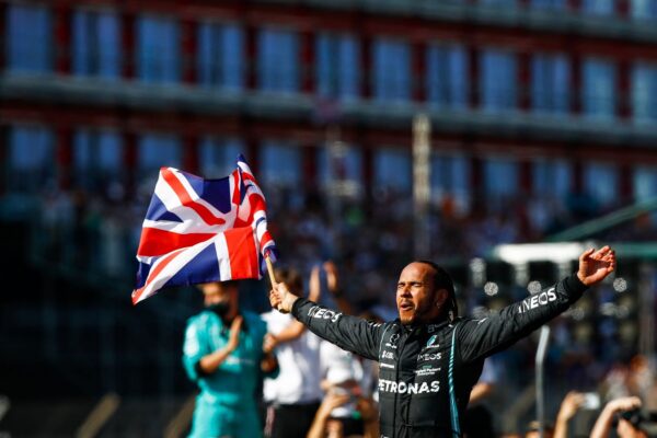 La FIA, la F1 et Mercedes dénoncent les attaques racistes envers Hamilton