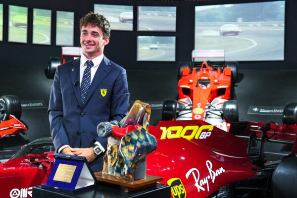 Charles Leclerc reçoit le Trophée Bandini
