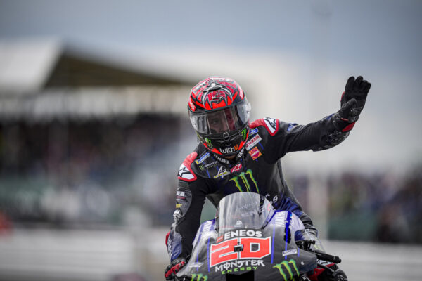 GP de Grande-Bretagne : Fabio Quartararo s'impose, Aprilia sur le podium
