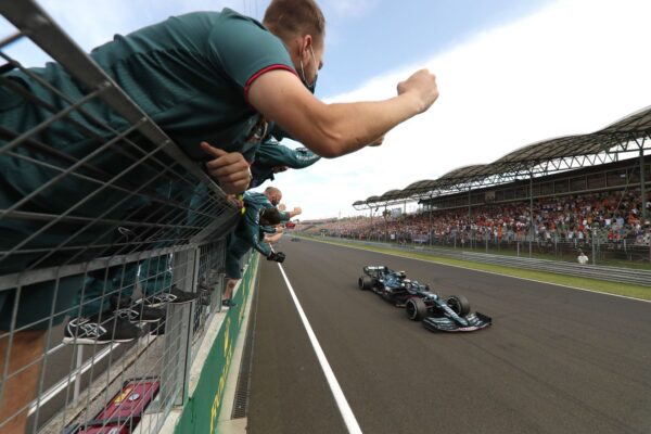 Vettel disqualifié pour échantillon d'essence insuffisant