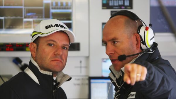 Jock Clear explique pourquoi Barrichello a perdu le titre face à Button
