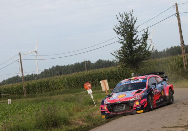 Rallye d'Ypres, J2 mi-journée : Neuville maintient son avance