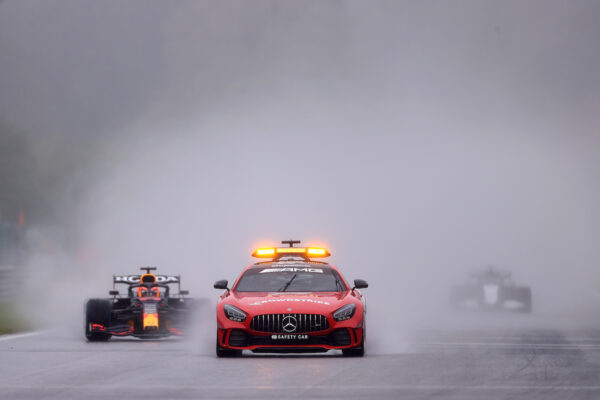La FIA affirme qu'un report de la course était impossible