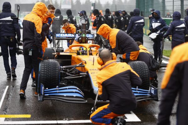 Zak Brown demande à la FIA de définir ce qu'est "une course"