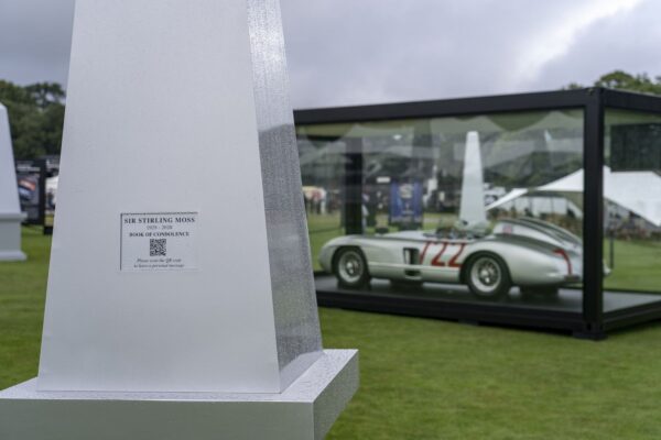 Mercedes rend hommage à Stirling Moss au Goodwood Revival