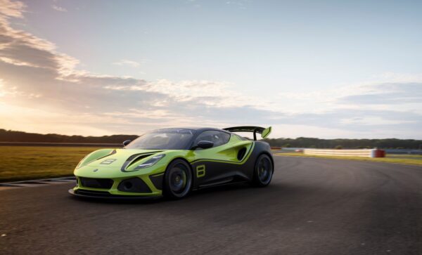 Lotus dévoile la Emira GT4