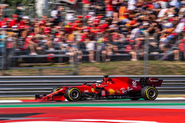 Le nouveau moteur Ferrari sur la voiture de Leclerc à Sotchi