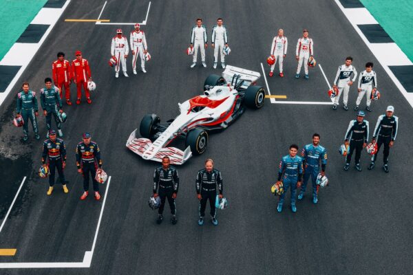 Les F1 de 2022 déjà aussi rapides que celles de cette saison ?