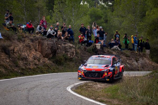 Rallye de Catalogne, J2 : Neuville solide, Ogier méfiant !