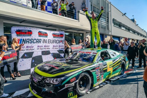 Villeneuve remporte une course en NASCAR Whelen Euro Series