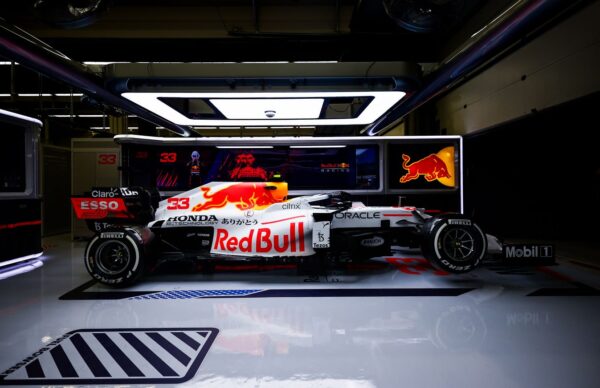 La livrée blanche spéciale Red Bull dans le jeu F1 2021