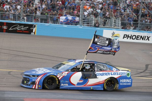 Kyle Larson vainqueur à Phoenix, champion NASCAR 2021