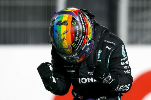 Hamilton portera aussi son casque LGBT en Arabie Saoudite et Abu Dhabi