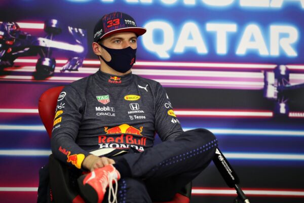 Verstappen convoqué pour avoir ignoré les drapeaux jaunes