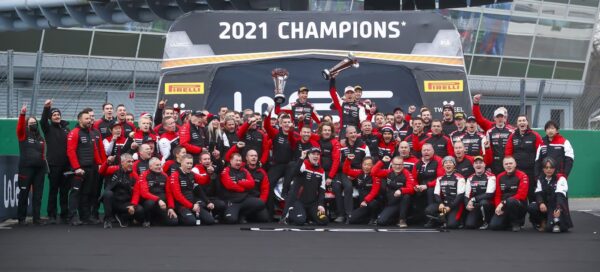 Toyota salue le 8e titre de Sébastien Ogier / Julien Ingrassia