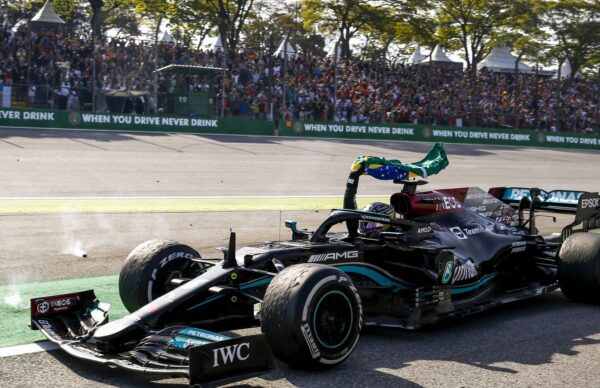 Mercedes réclame un droit de révision sur la défense de Verstappen