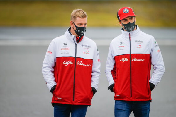 Mick Schumacher et Antonio Giovinazzi, pilotes de réserve Ferrari en 2022