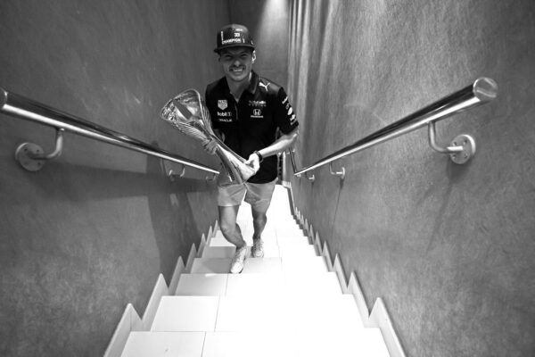 Verstappen révèle que Wolff l'a félicité par message