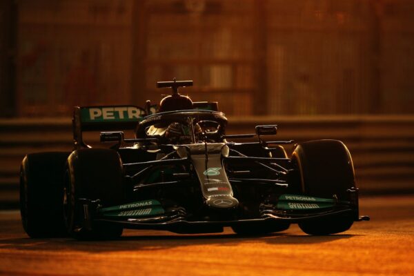 Mercedes dépose réclamation contre le résultat de la course