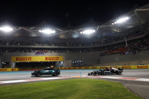 La FIA va enquêter sur le final controversé à Abu Dhabi