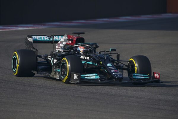 Nyck de Vries conclut la journée en tête pour Mercedes à Abu Dhabi